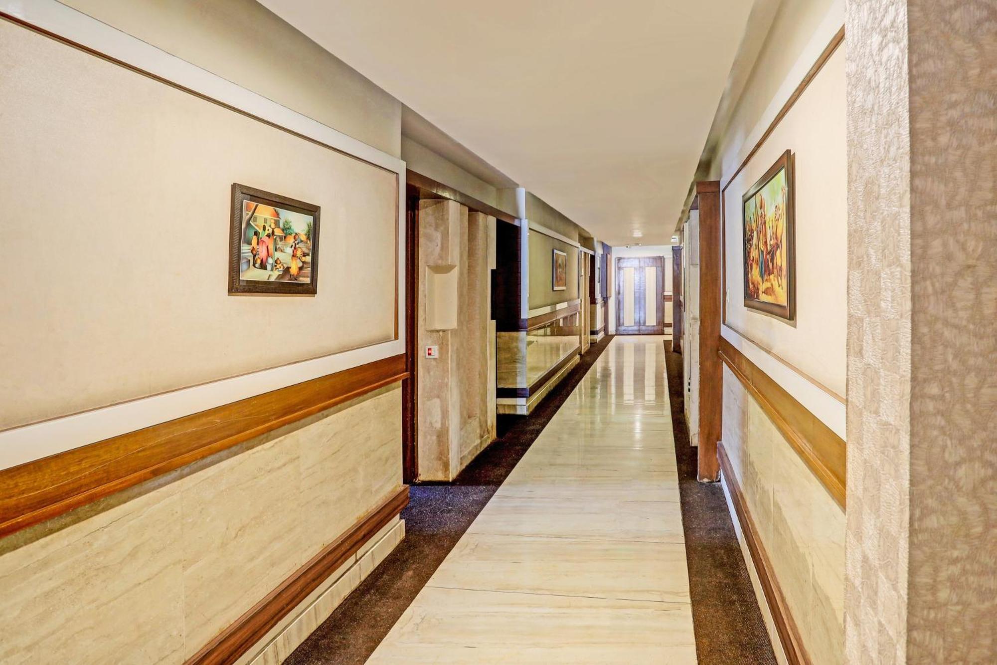 Capital O Surabhi Elite Near Miraj Cinemas - Shalini Shivani Sururnagar Exterior photo